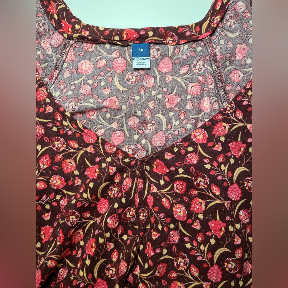 Old Navy Women’s Floral Blouse - Picture 3 of 4